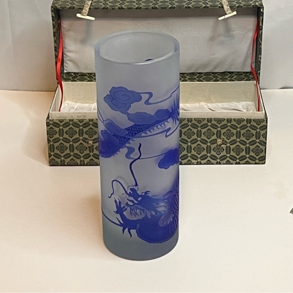 VINTAGE CUNJING Chinese Art Glass, Cobalt Blue Vase with Certificate, approx 10” - Picture 4 of 12